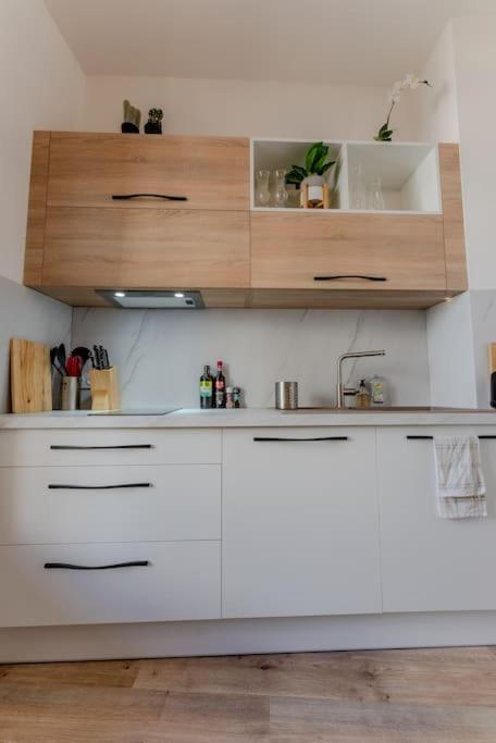 Appartement L'Echappee Chic Au Coeur De Valence à Valence  Extérieur photo